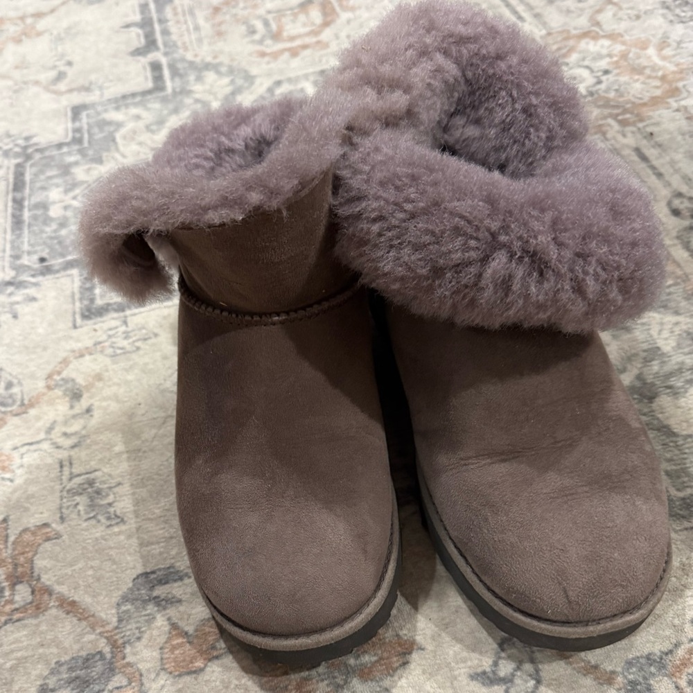 UGG Women's classic cuff boot.